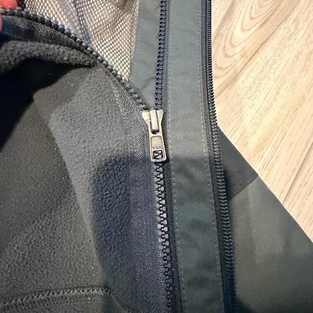 The North Face Kids' XL Charcoal and Black Hyvent jacket - Picture 7 of 10